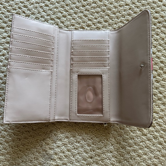 Guess Wallet - Picture 3 of 4